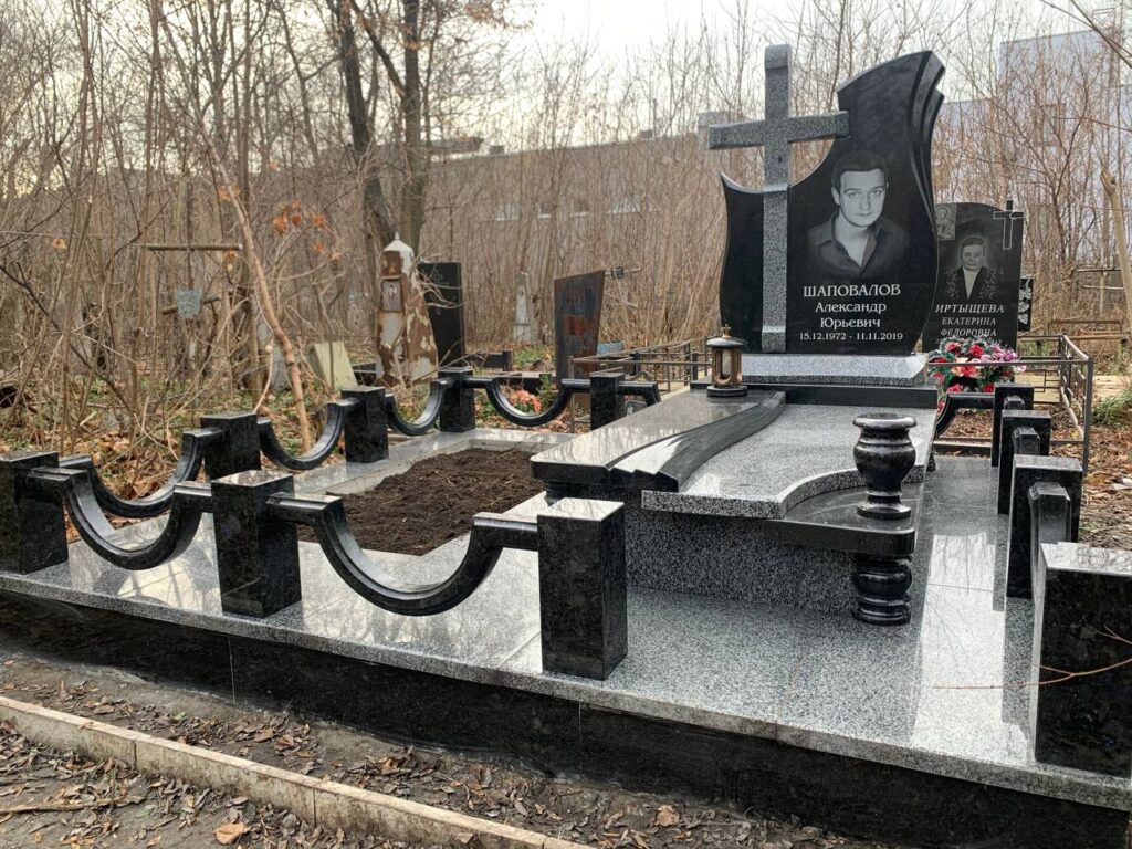 🪦 Пам’ятники з граніту ціни від 11 900 грн ✓ Надгробні пам’ятники ціна без посередників ✓ Виготовлення пам’ятників ціна під ключ у Дніпрі
