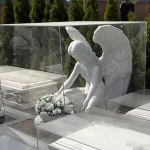 Статуї та скульптури (ангели, фігури людини, релігійні та декоративні)