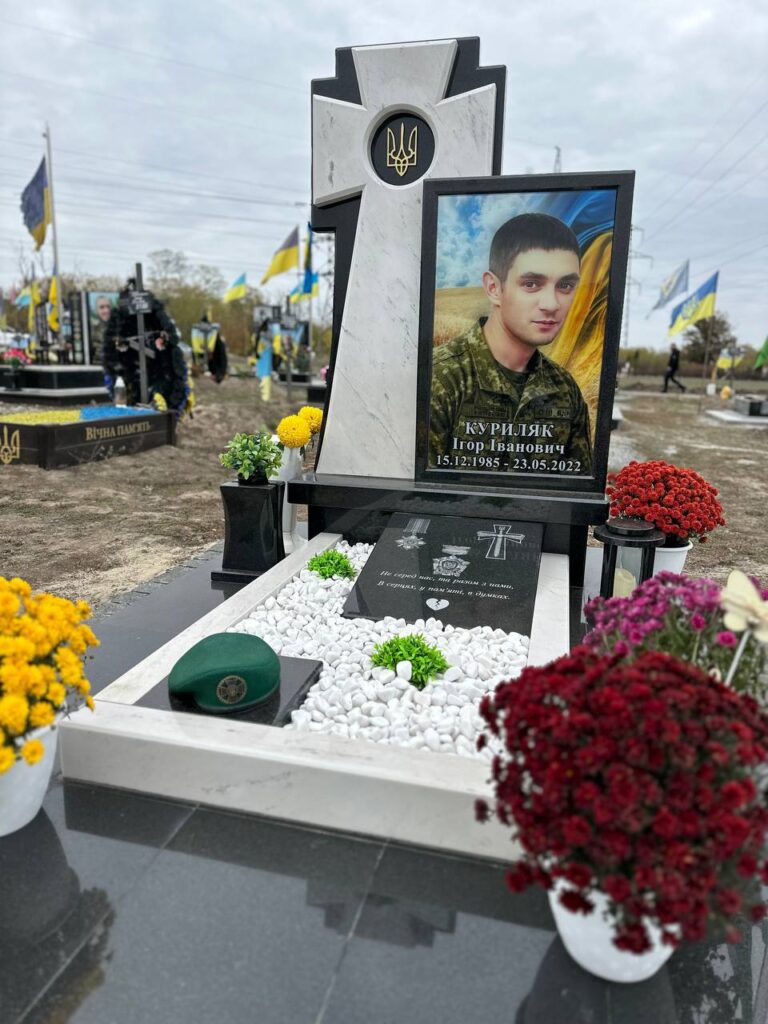 пам'ятники військовим на Краснопільському кладовищі у Дніпрі