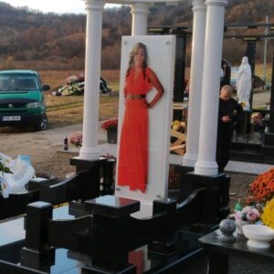 Жіночі пам’ятники дніпро, Памятник для женщины